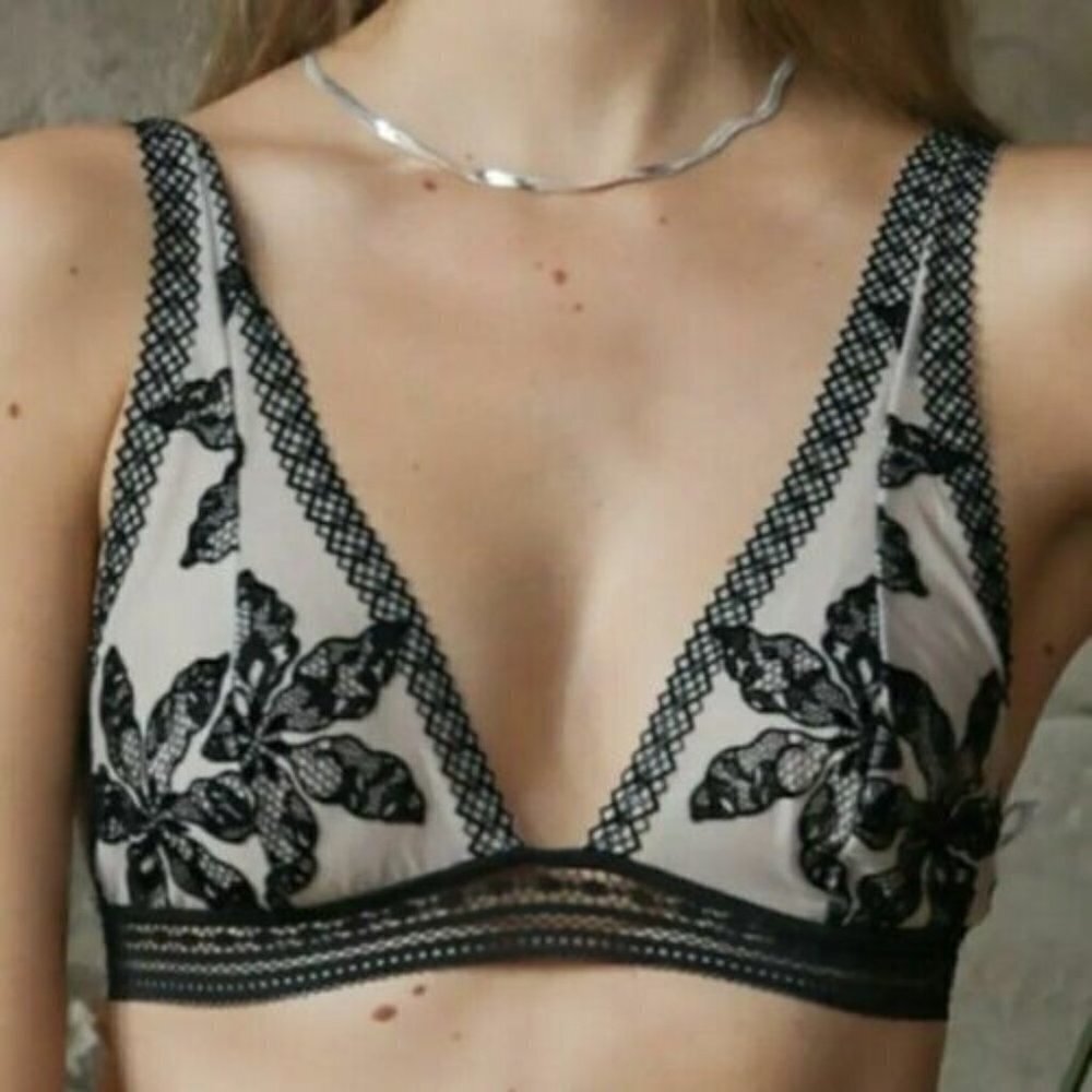 Free People Alia Bralette Size Small NWT Black Lace